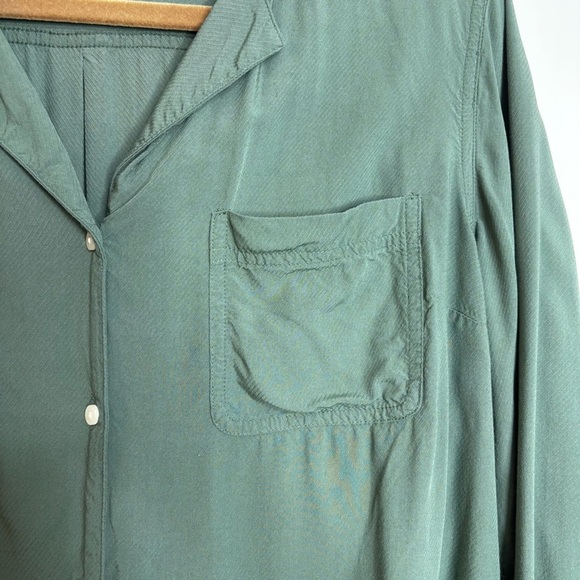 5/$25Old Navy Women’s Large Dark Green Button-Up Shirt Long Sleeve Collar Office - Picture 5 of 8